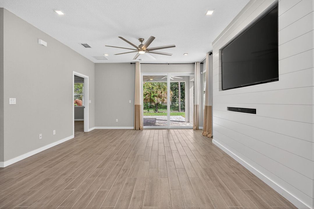 For Sale: $570,000 (2 beds, 2 baths, 1500 Square Feet)