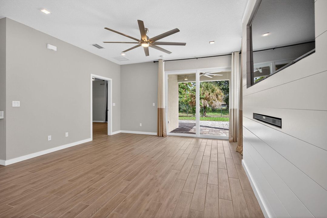 For Sale: $570,000 (2 beds, 2 baths, 1500 Square Feet)