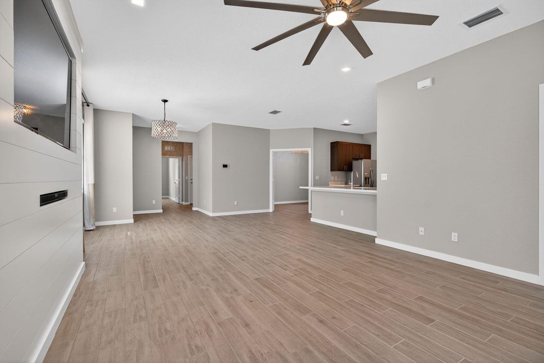 For Sale: $570,000 (2 beds, 2 baths, 1500 Square Feet)