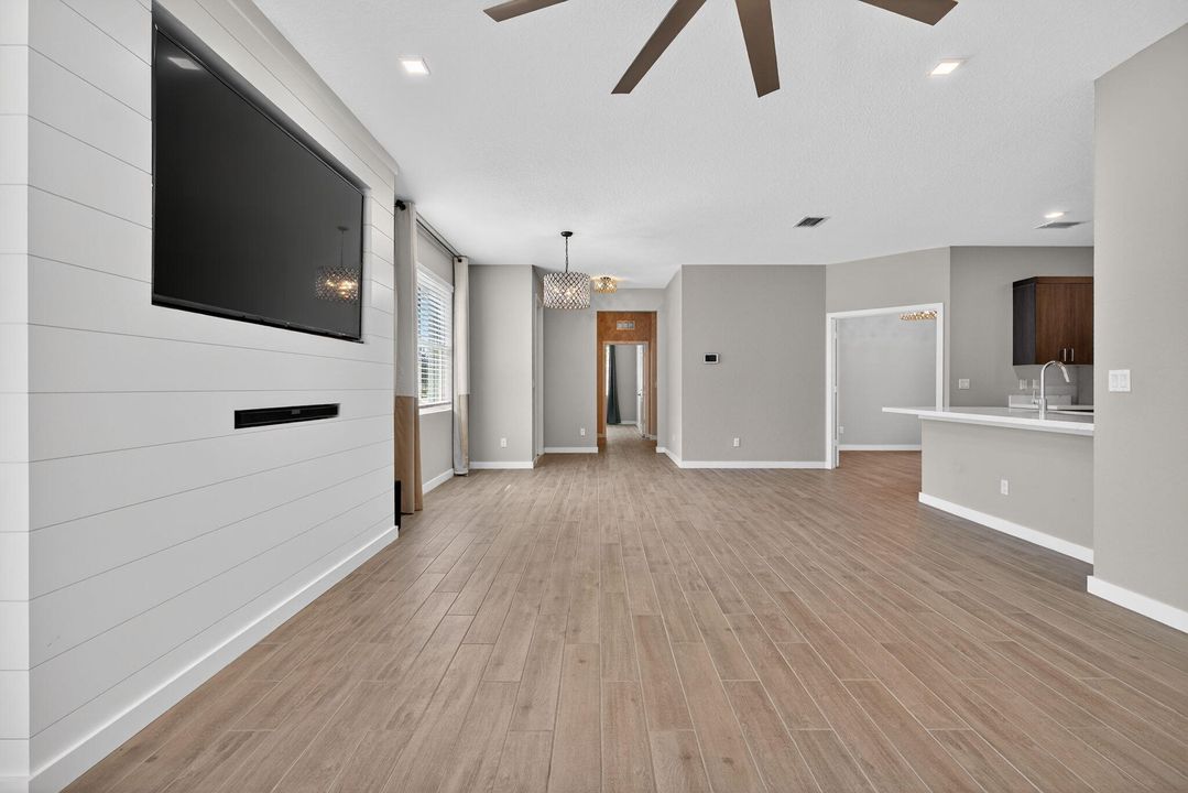 For Sale: $570,000 (2 beds, 2 baths, 1500 Square Feet)