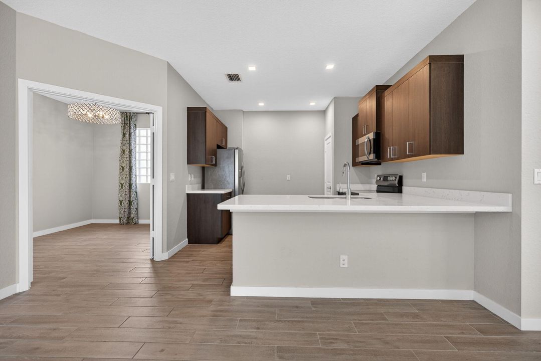 For Sale: $570,000 (2 beds, 2 baths, 1500 Square Feet)