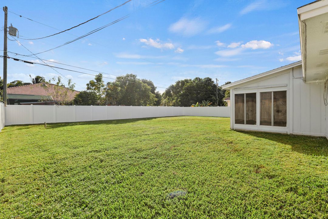 For Sale: $349,000 (3 beds, 2 baths, 1320 Square Feet)