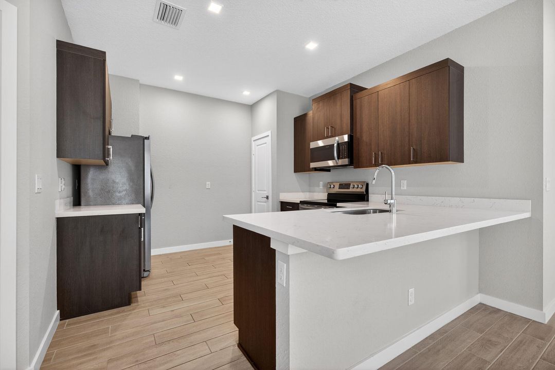 For Sale: $570,000 (2 beds, 2 baths, 1500 Square Feet)