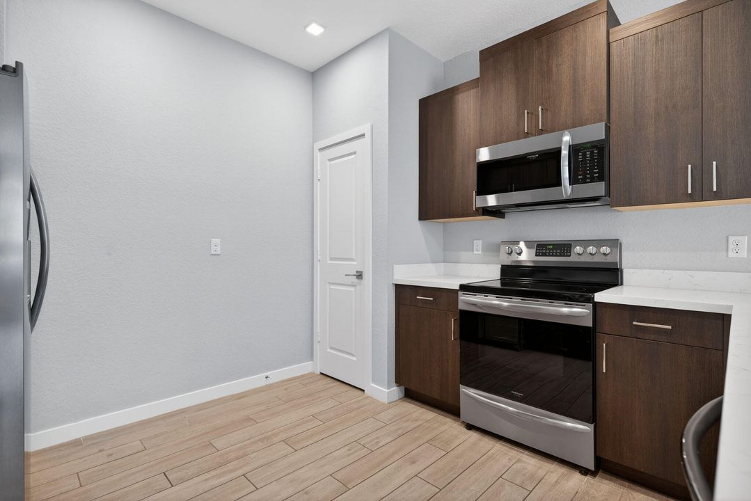 For Sale: $570,000 (2 beds, 2 baths, 1500 Square Feet)