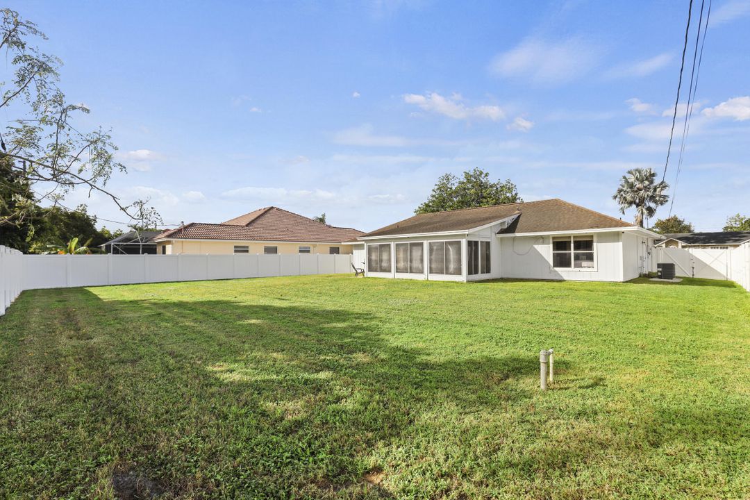 For Sale: $349,000 (3 beds, 2 baths, 1320 Square Feet)