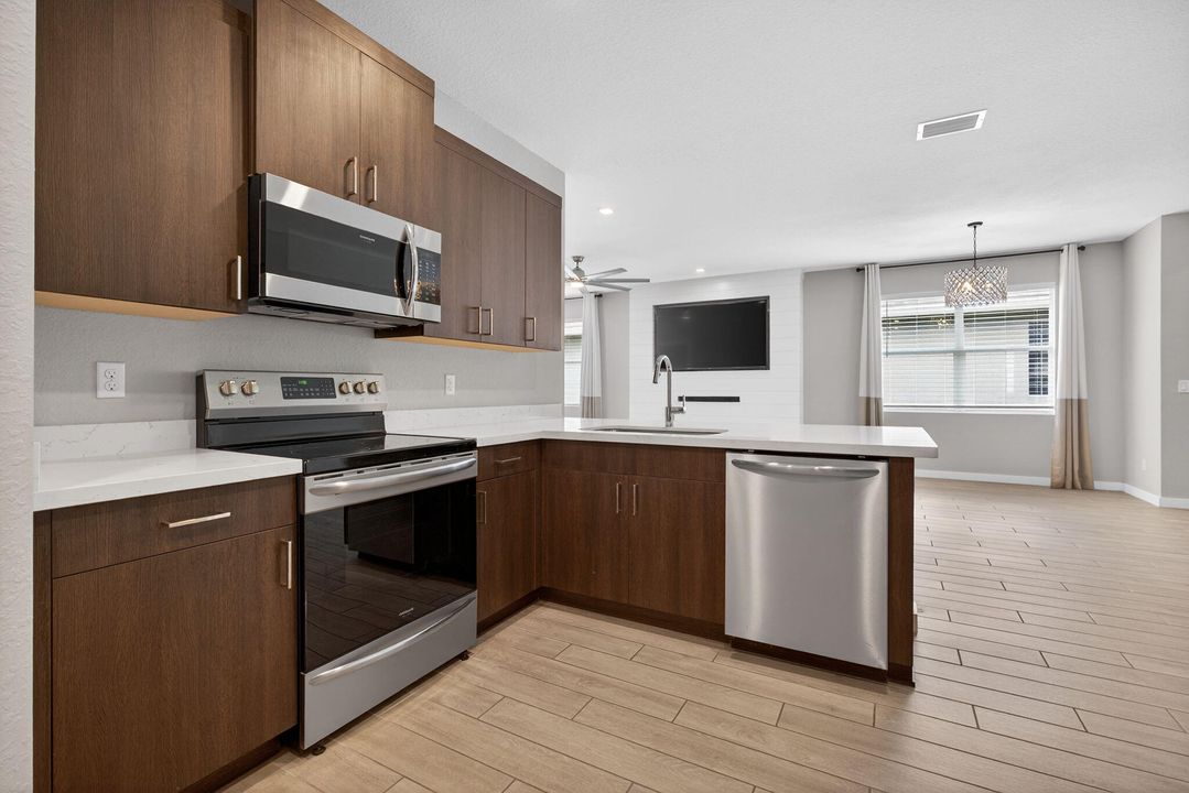 For Sale: $570,000 (2 beds, 2 baths, 1500 Square Feet)