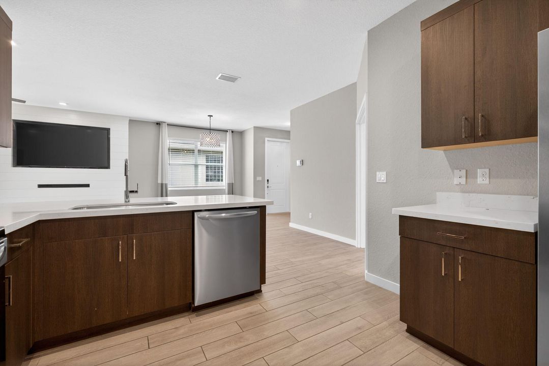 For Sale: $570,000 (2 beds, 2 baths, 1500 Square Feet)