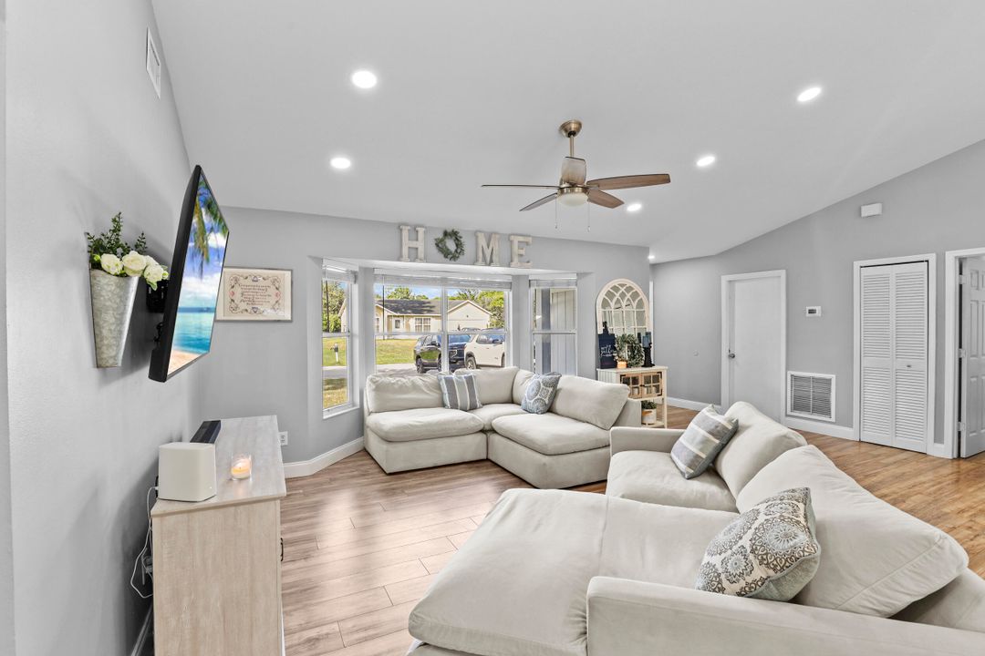 For Sale: $349,000 (3 beds, 2 baths, 1320 Square Feet)