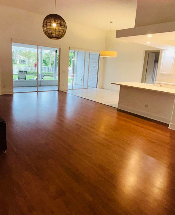 En Venta: $819,900 (4 camas, 3 baños, 2499 Pies cuadrados)