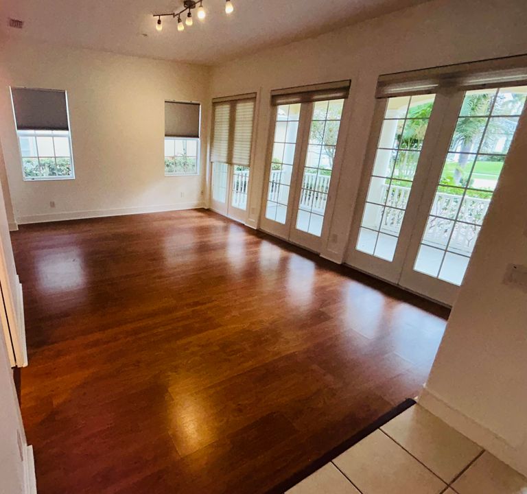 En Venta: $819,900 (4 camas, 3 baños, 2499 Pies cuadrados)