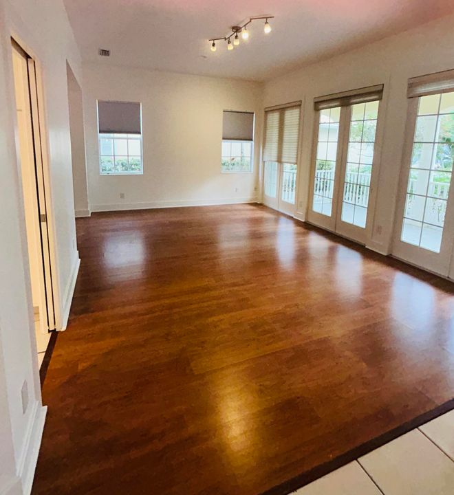 En Venta: $819,900 (4 camas, 3 baños, 2499 Pies cuadrados)