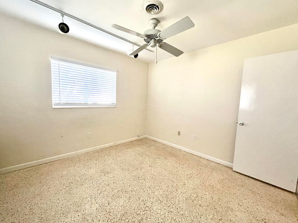 Active With Contract: $725,000 (3 beds, 2 baths, 1762 Square Feet)