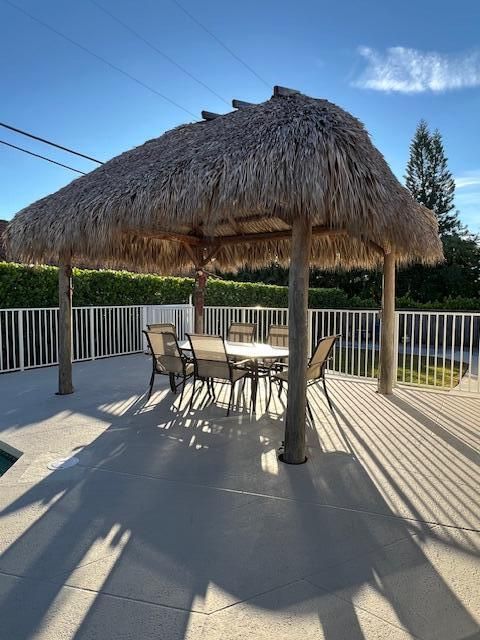 出租: $6,250 (3 贝兹, 2 浴室, 2397 平方英尺)