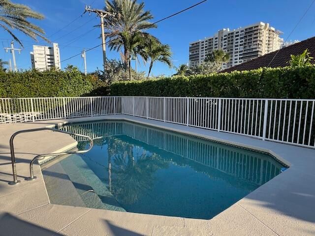 出租: $6,250 (3 贝兹, 2 浴室, 2397 平方英尺)