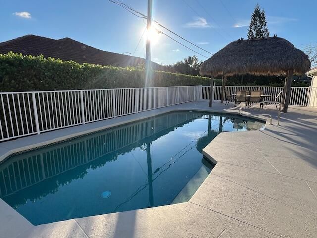 出租: $6,250 (3 贝兹, 2 浴室, 2397 平方英尺)