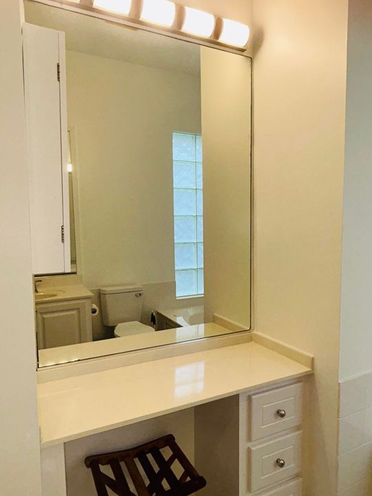 En Venta: $819,900 (4 camas, 3 baños, 2499 Pies cuadrados)