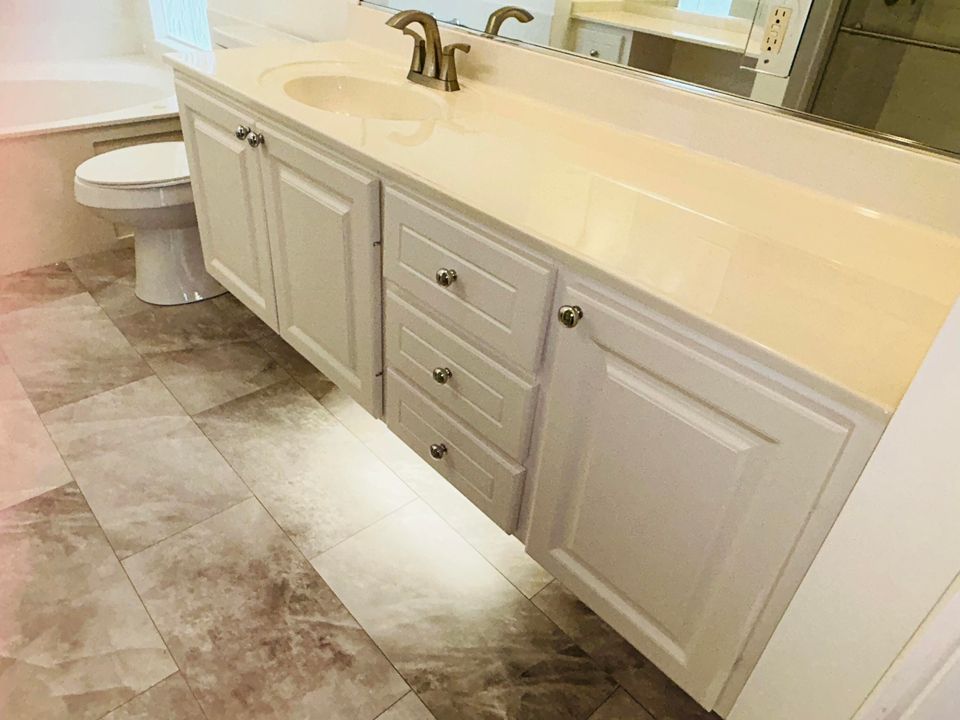 En Venta: $819,900 (4 camas, 3 baños, 2499 Pies cuadrados)