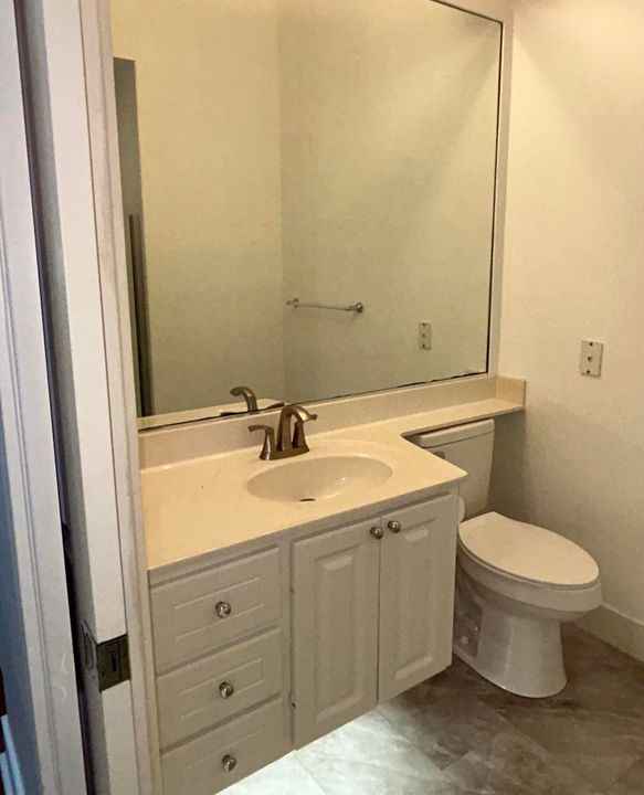 En Venta: $819,900 (4 camas, 3 baños, 2499 Pies cuadrados)