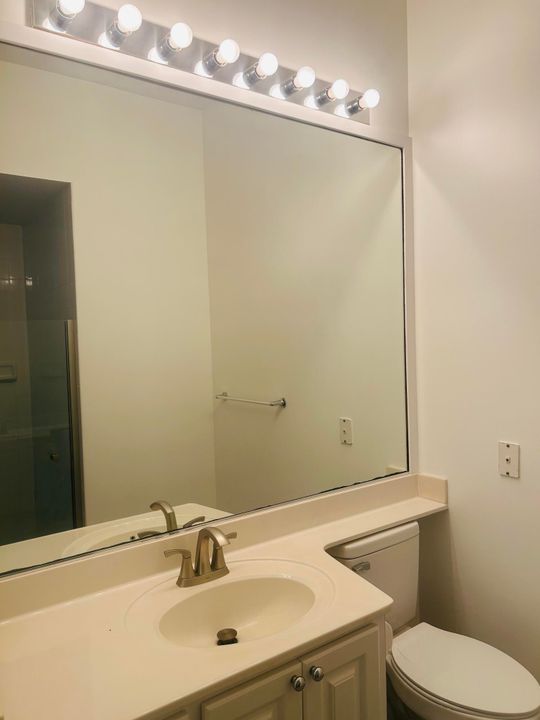 En Venta: $819,900 (4 camas, 3 baños, 2499 Pies cuadrados)