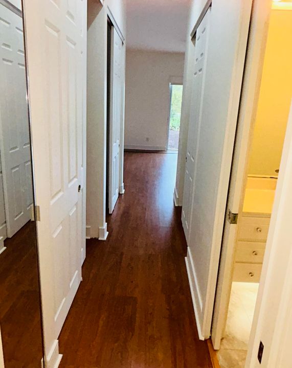 En Venta: $819,900 (4 camas, 3 baños, 2499 Pies cuadrados)