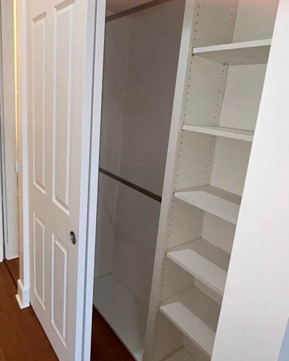 En Venta: $819,900 (4 camas, 3 baños, 2499 Pies cuadrados)