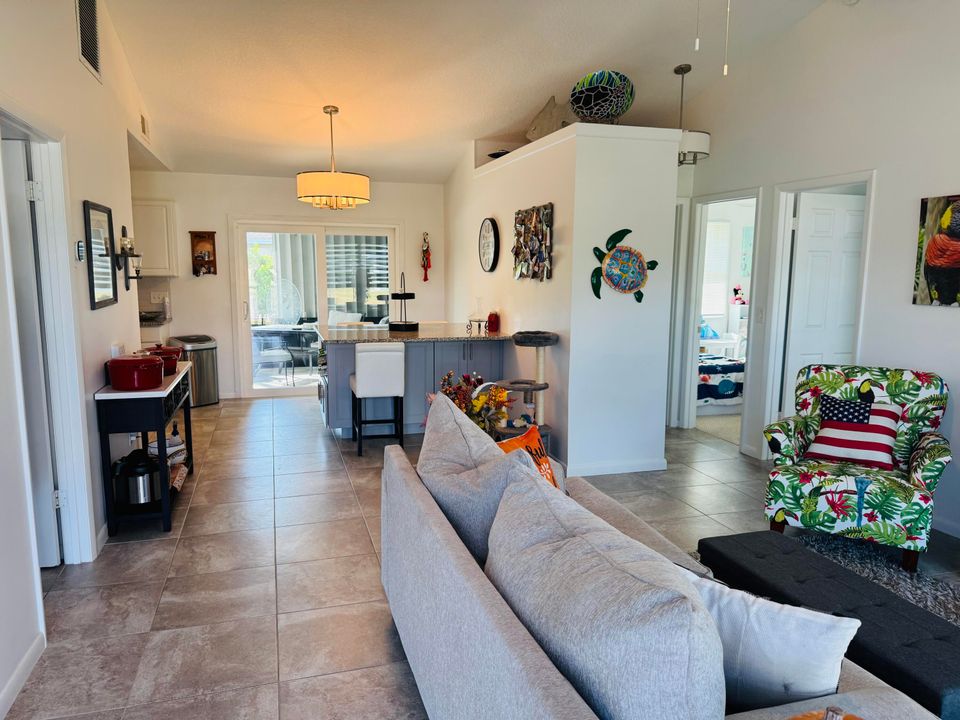 For Sale: $410,000 (3 beds, 2 baths, 1096 Square Feet)