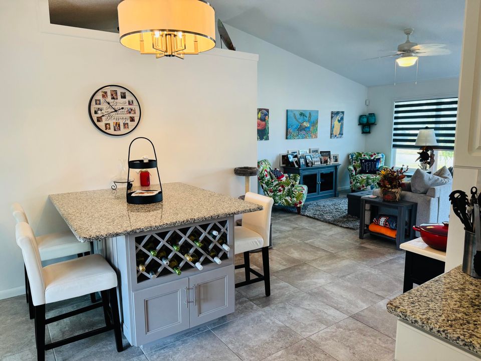 For Sale: $410,000 (3 beds, 2 baths, 1096 Square Feet)