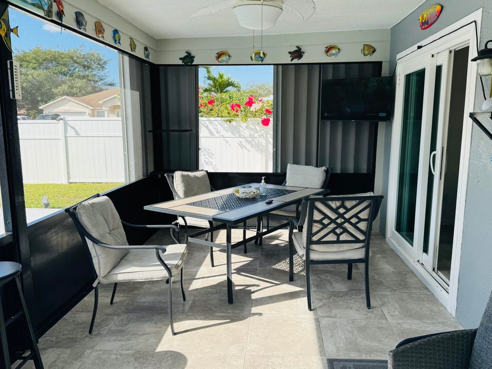 For Sale: $410,000 (3 beds, 2 baths, 1096 Square Feet)