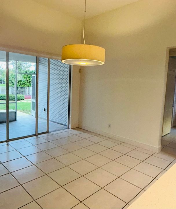 En Venta: $819,900 (4 camas, 3 baños, 2499 Pies cuadrados)