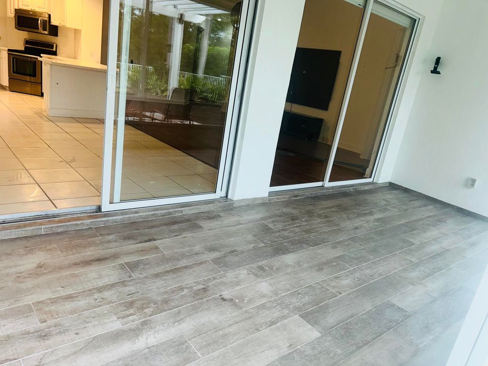 En Venta: $819,900 (4 camas, 3 baños, 2499 Pies cuadrados)