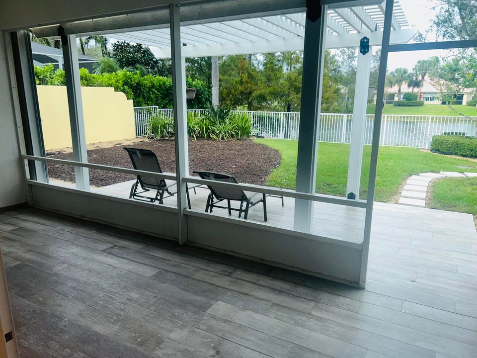 En Venta: $819,900 (4 camas, 3 baños, 2499 Pies cuadrados)