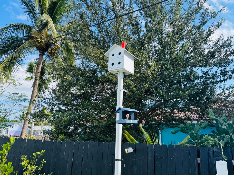 For Sale: $410,000 (3 beds, 2 baths, 1096 Square Feet)