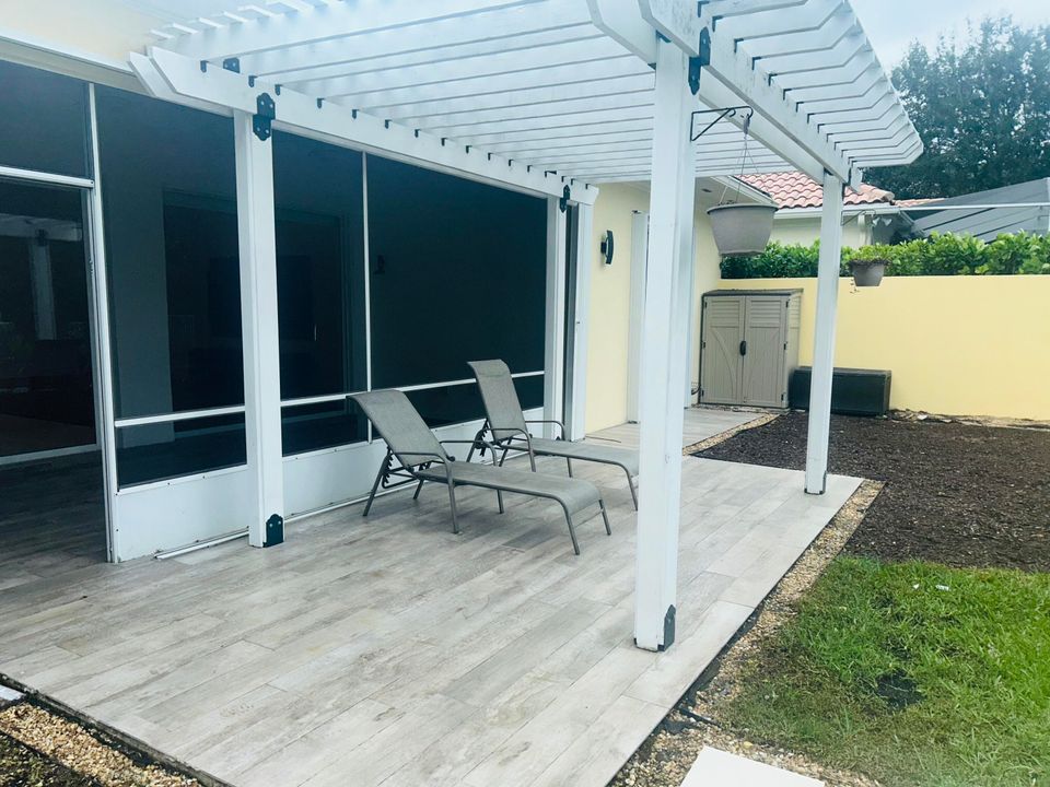 En Venta: $819,900 (4 camas, 3 baños, 2499 Pies cuadrados)