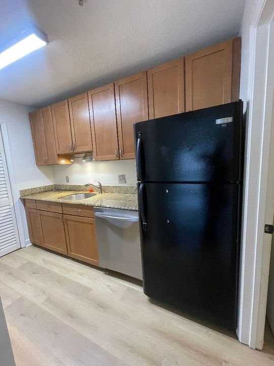 В аренду: $2,000 (2 спален, 1 ванн, 758 Квадратных фут)