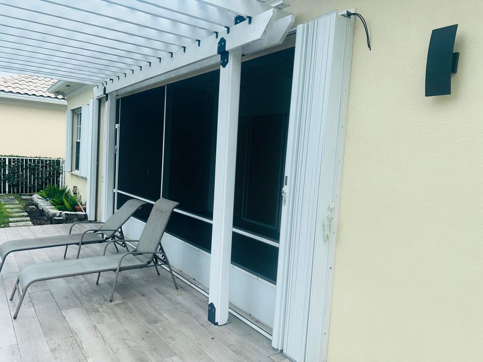 En Venta: $819,900 (4 camas, 3 baños, 2499 Pies cuadrados)