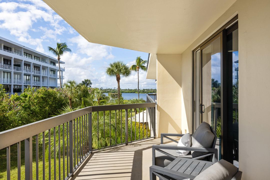 For Sale: $1,350,000 (2 beds, 2 baths, 1780 Square Feet)