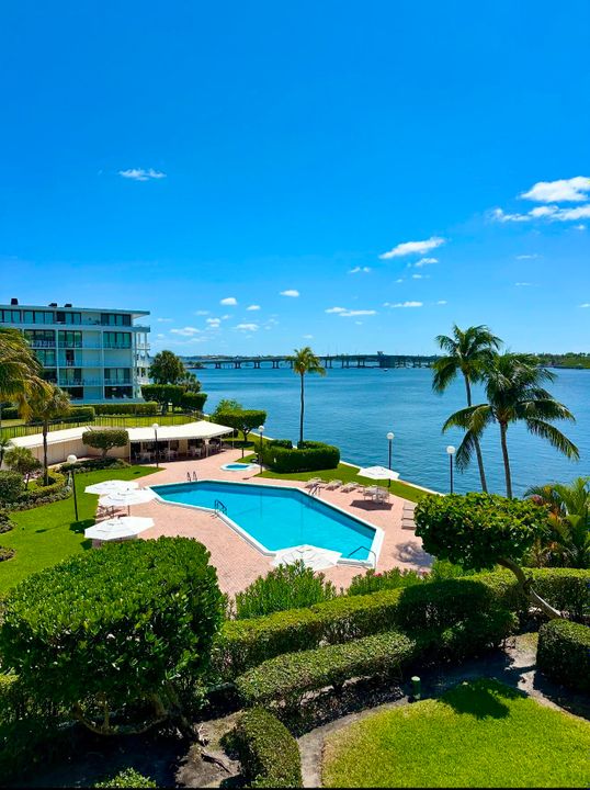 For Sale: $1,350,000 (2 beds, 2 baths, 1780 Square Feet)