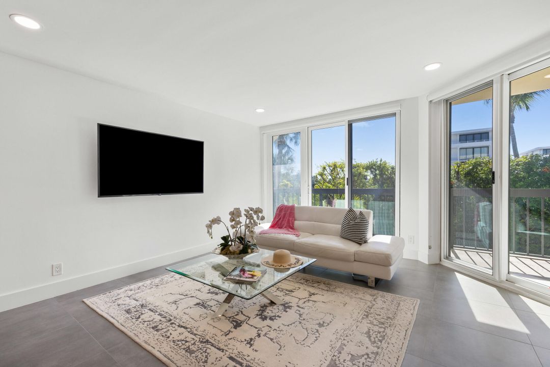 For Sale: $1,350,000 (2 beds, 2 baths, 1780 Square Feet)