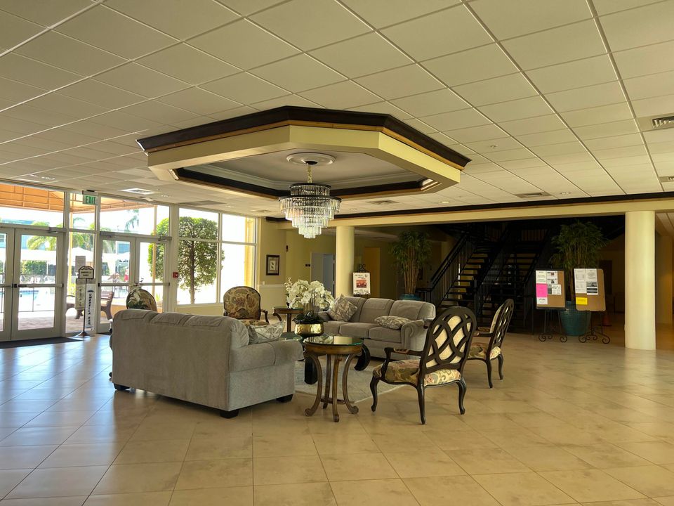 For Sale: $135,900 (1 beds, 1 baths, 754 Square Feet)