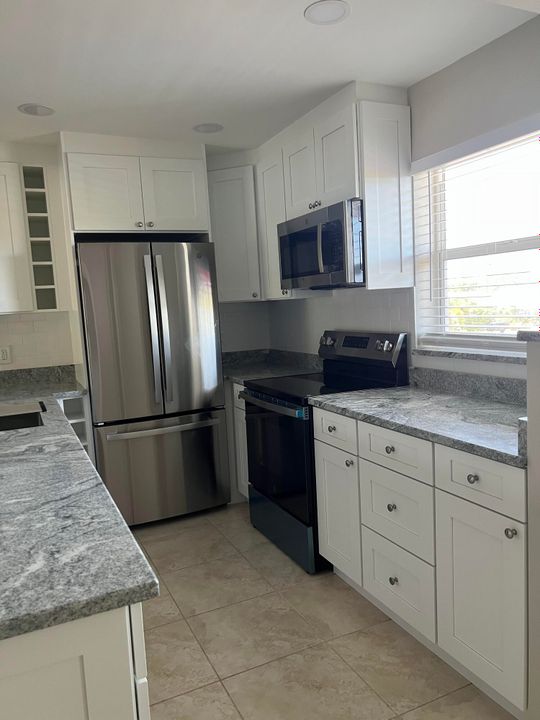 For Sale: $135,900 (1 beds, 1 baths, 754 Square Feet)