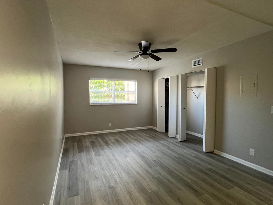 For Sale: $135,900 (1 beds, 1 baths, 754 Square Feet)