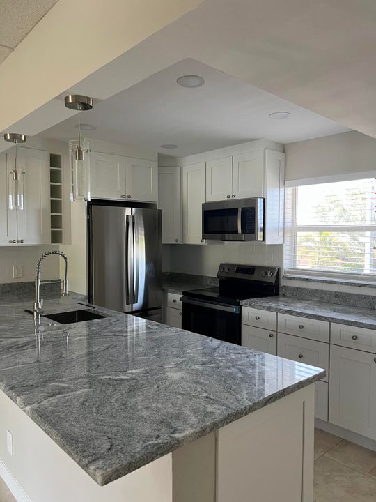 For Sale: $135,900 (1 beds, 1 baths, 754 Square Feet)