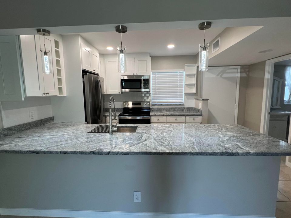 For Sale: $135,900 (1 beds, 1 baths, 754 Square Feet)