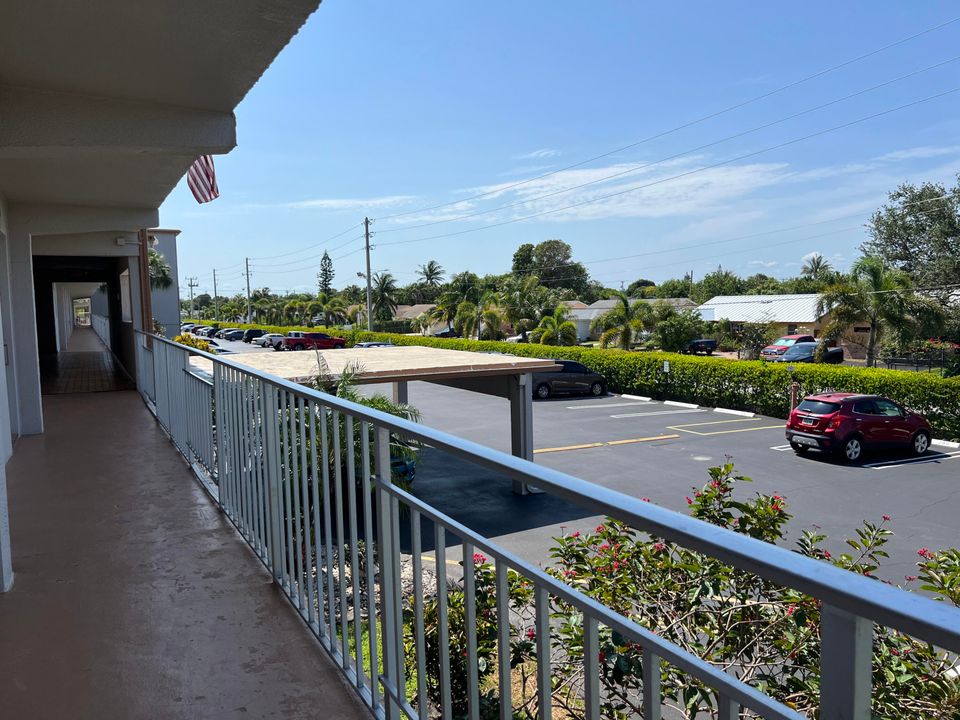 For Sale: $135,900 (1 beds, 1 baths, 754 Square Feet)