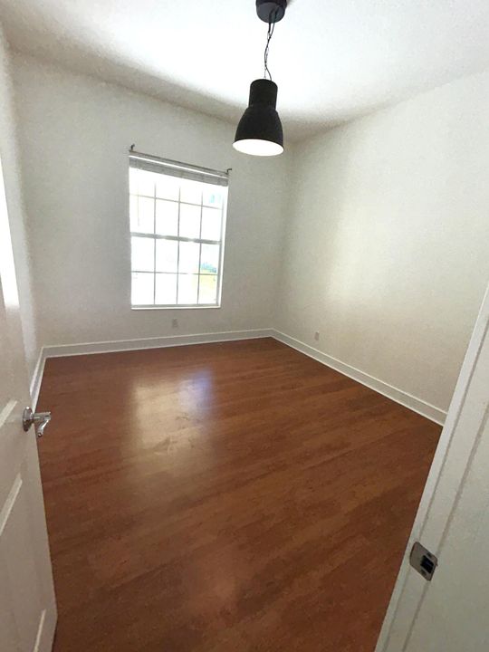 En Venta: $819,900 (4 camas, 3 baños, 2499 Pies cuadrados)