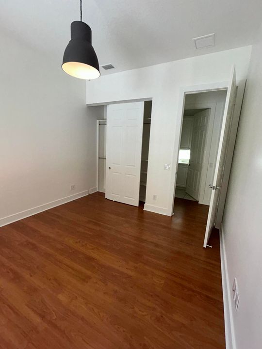 En Venta: $819,900 (4 camas, 3 baños, 2499 Pies cuadrados)