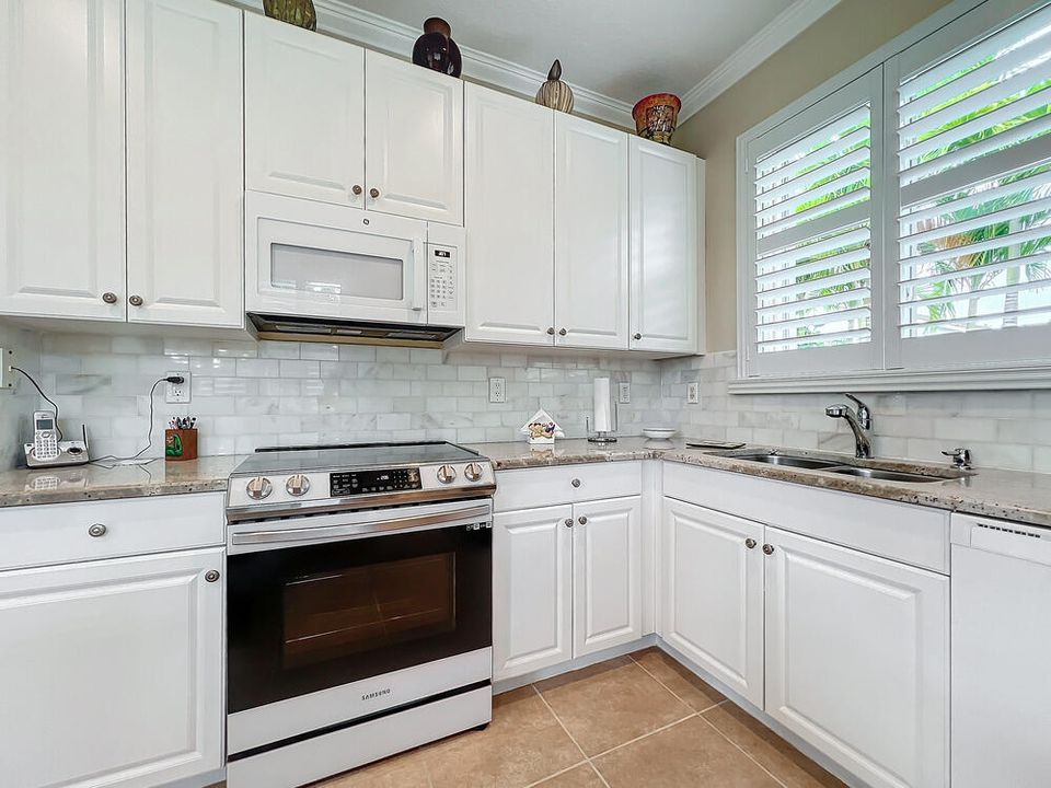 For Sale: $324,900 (3 beds, 2 baths, 1513 Square Feet)