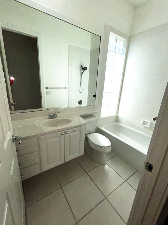 En Venta: $819,900 (4 camas, 3 baños, 2499 Pies cuadrados)