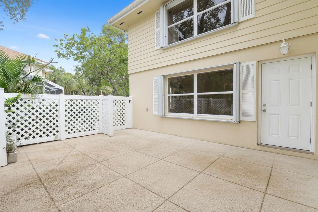 待售: $263,000 (2 贝兹, 2 浴室, 1374 平方英尺)