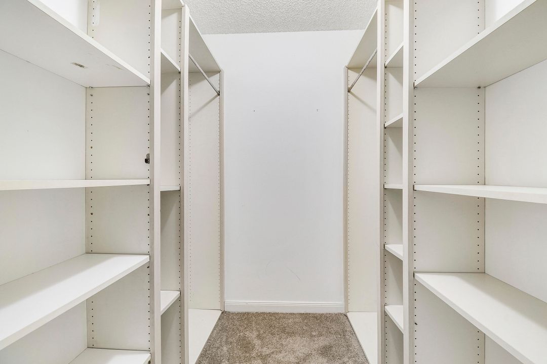 待售: $263,000 (2 贝兹, 2 浴室, 1374 平方英尺)